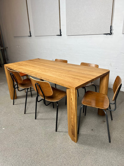 iM-v1 Dining Table