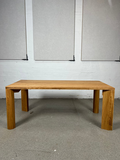 iM-v1 Dining Table