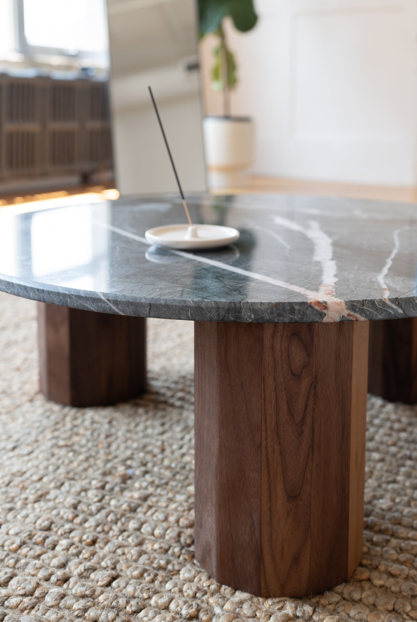 iO-v1 Round Coffee Table