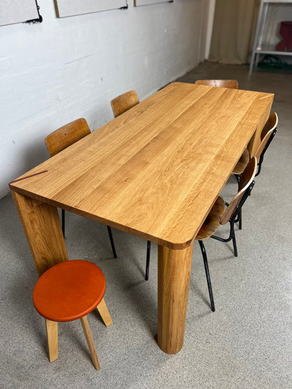 iM-v1 Dining Table
