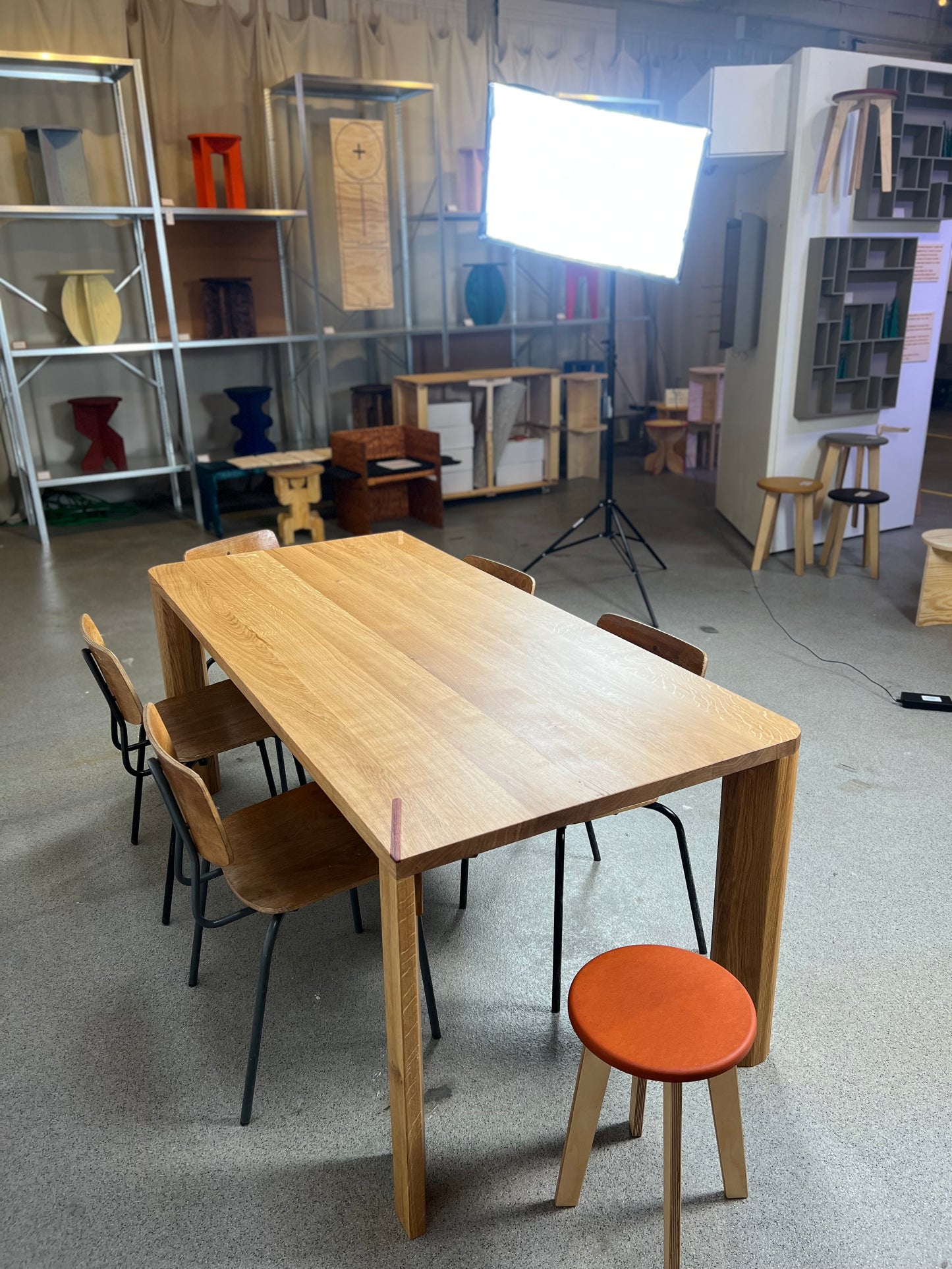 iM-v1 Dining Table