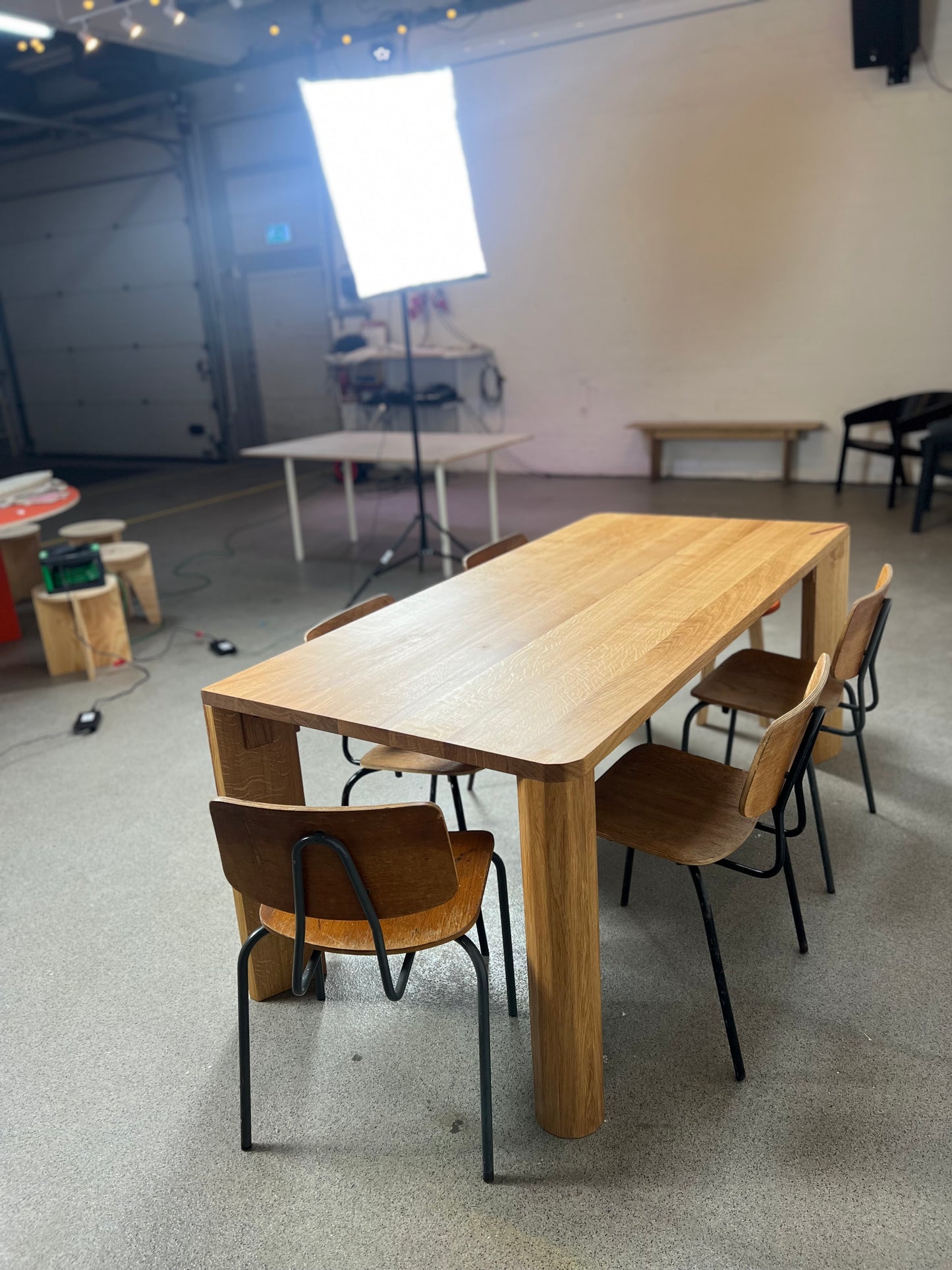 iM-v1 Dining Table