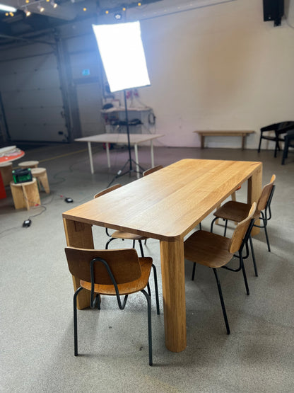 iM-v1 Dining Table