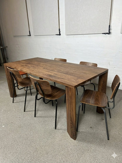 iM-v1 Dining Table