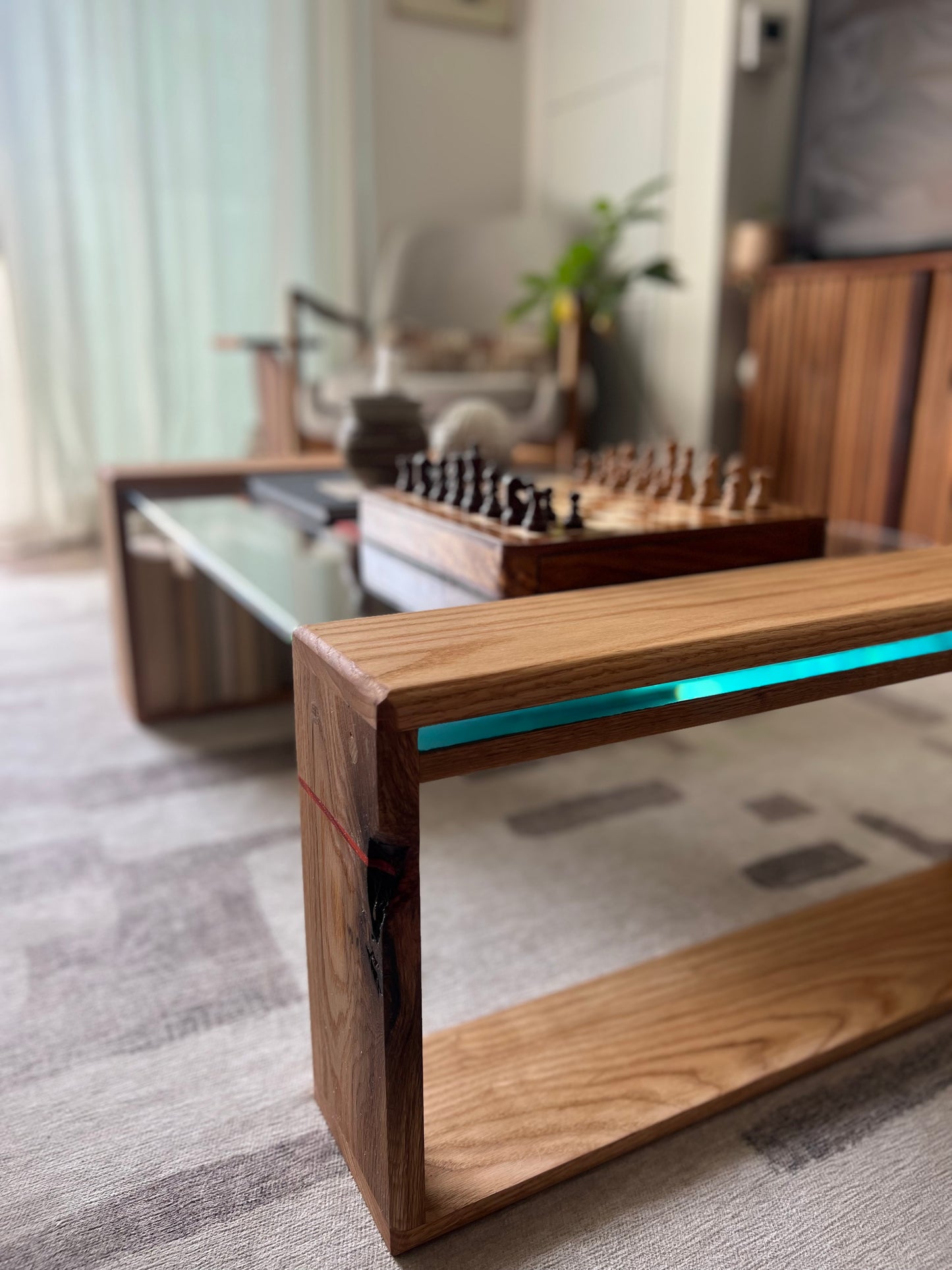 iJ-v1 Book Nook Glass Table