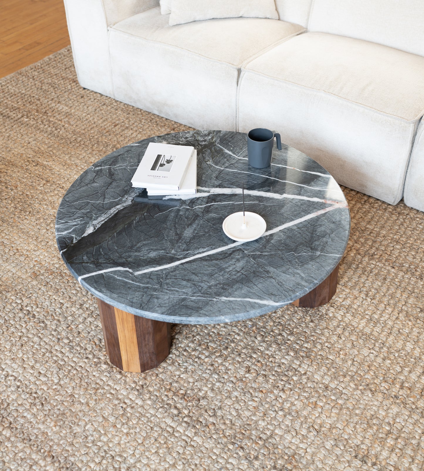 iO-v1 Round Coffee Table