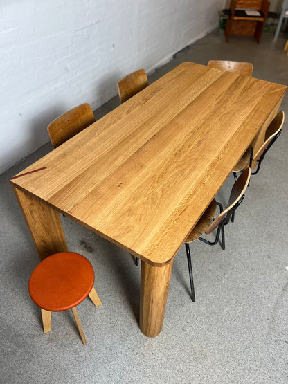 iM-v1 Dining Table