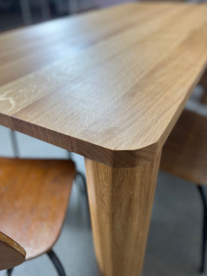 iM-v1 Dining Table