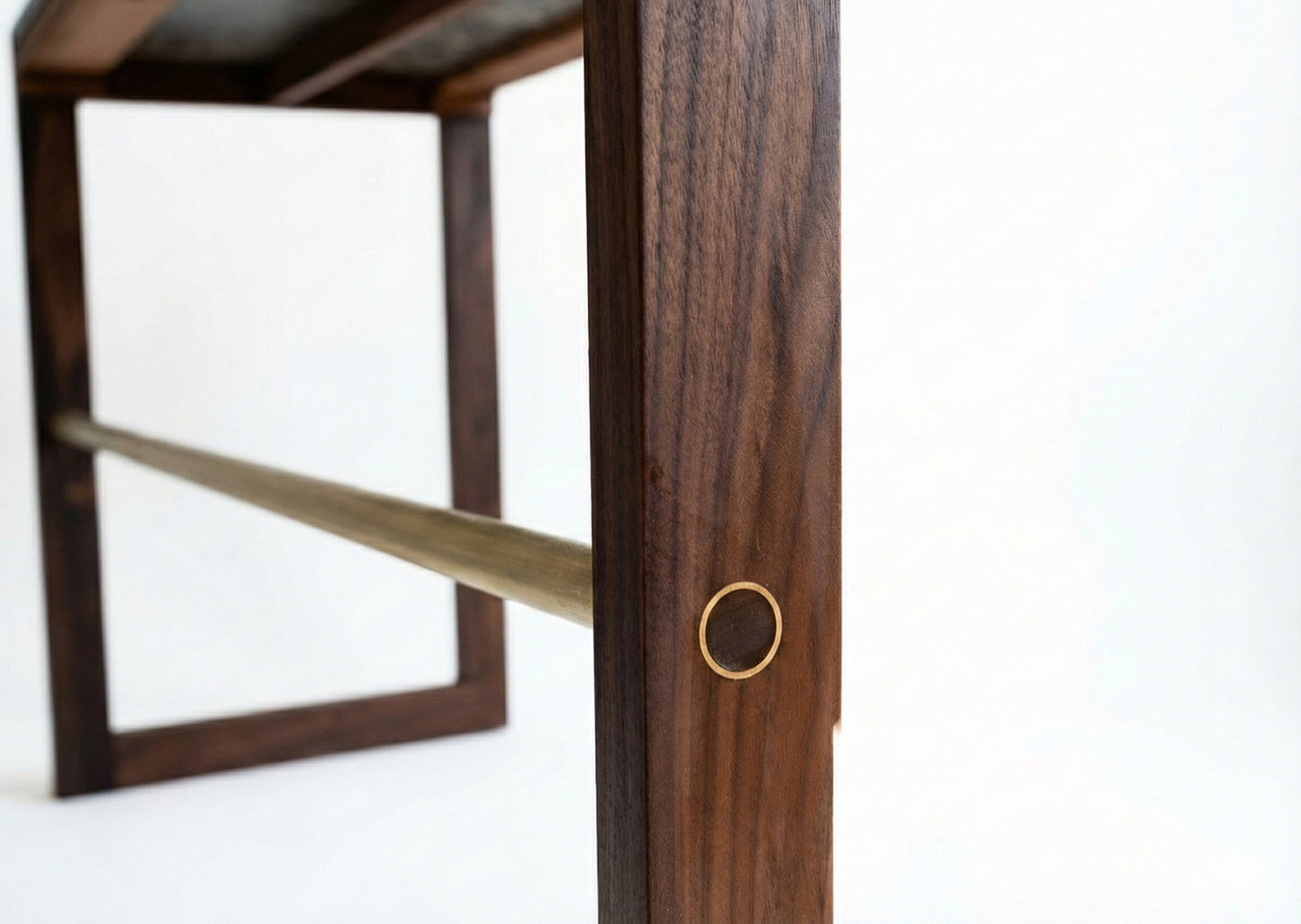 iD- v2 Brass Rod Desk