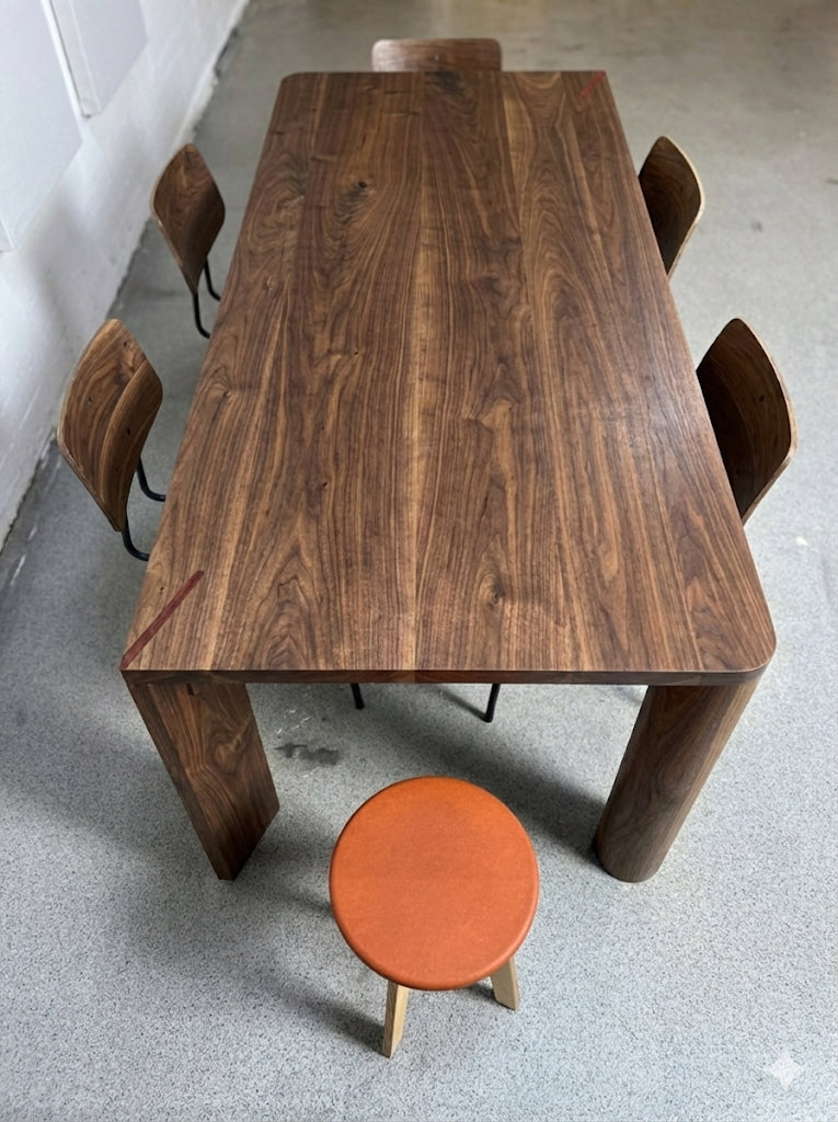 iM-v1 Dining Table