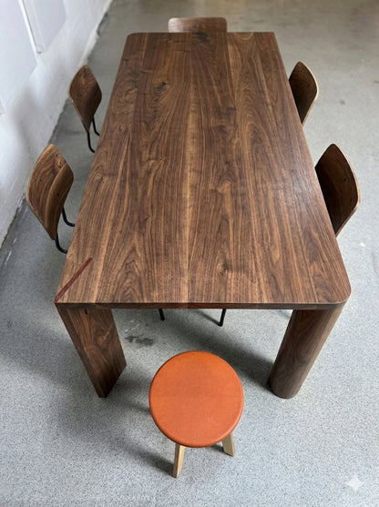 iM-v1 Dining Table